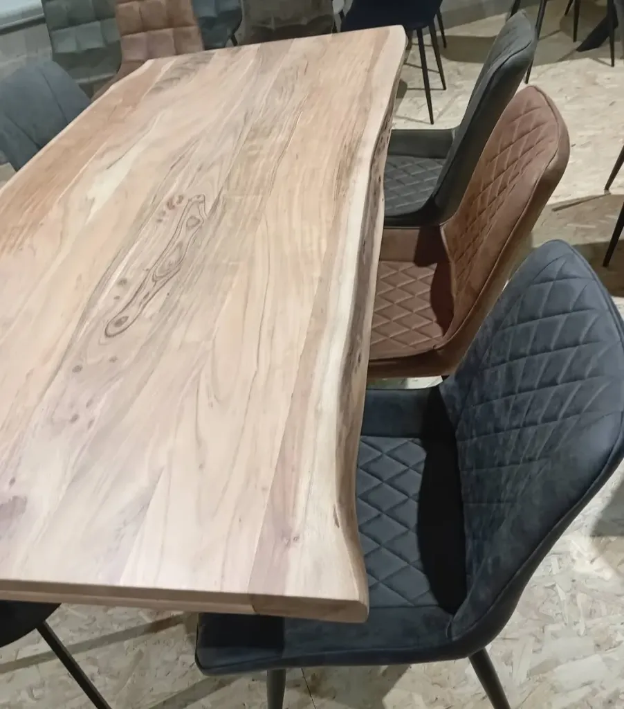 Table acacia massif bords irreguliers (140x90x5cm)